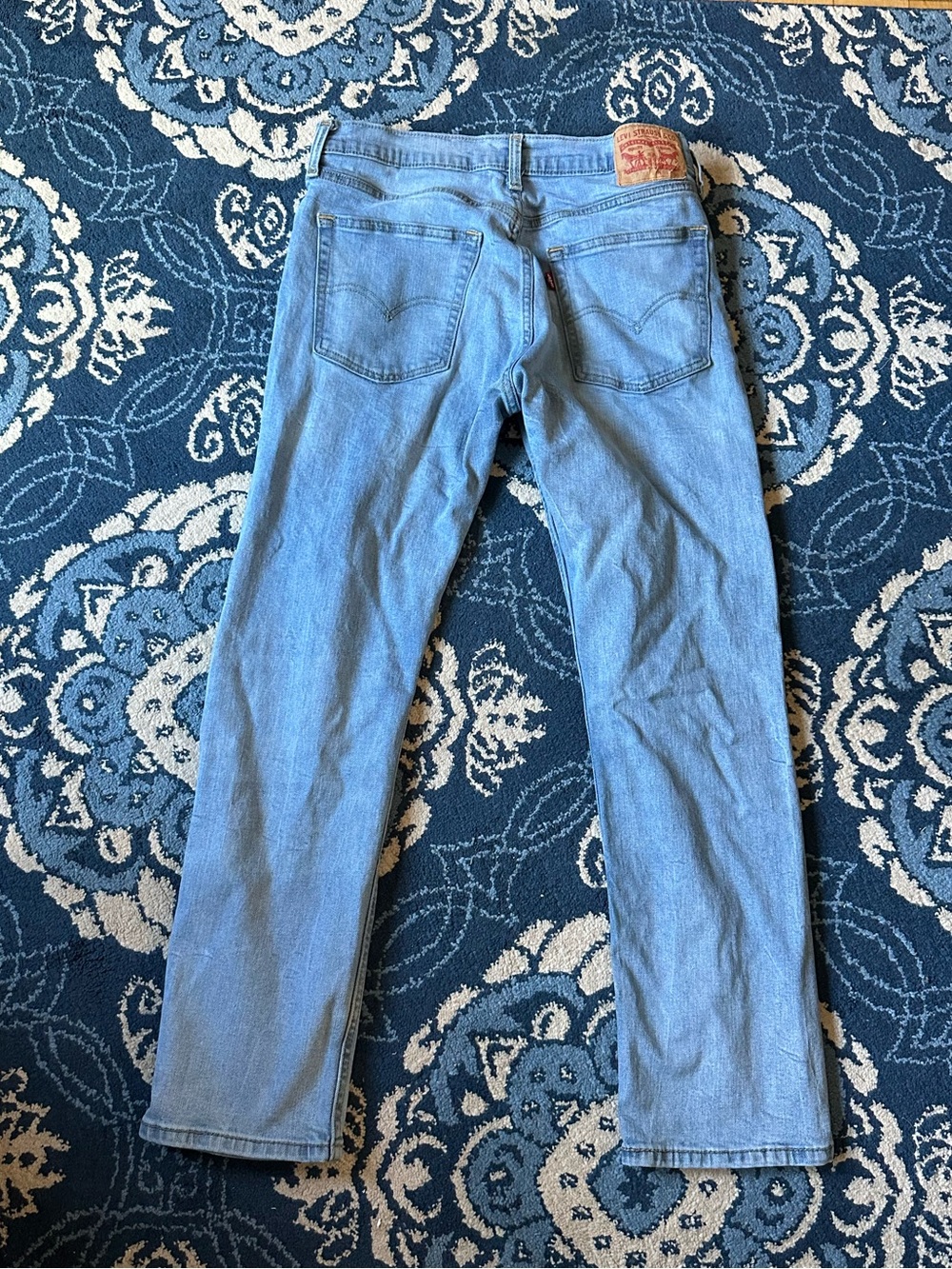 Light Blue Men’s LEVI Jeans - Classic Straight Fit 32 x30 
Barely worn